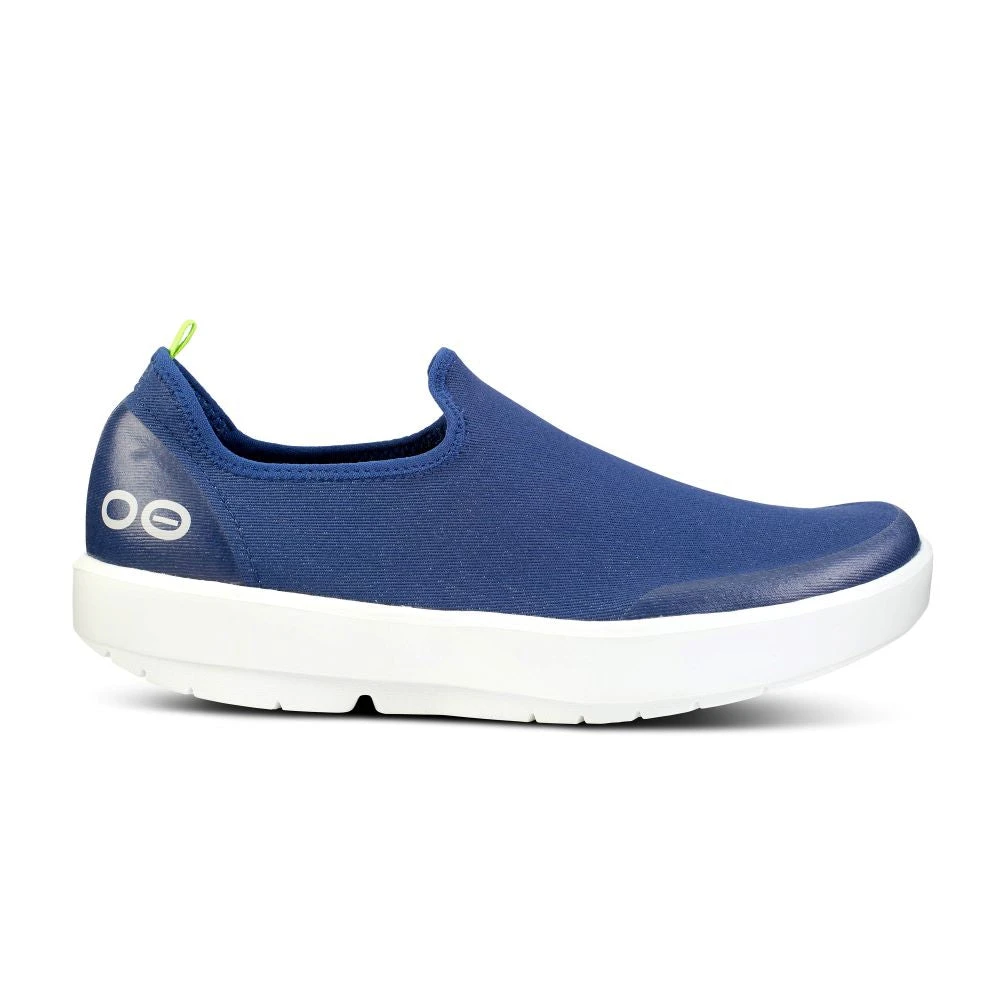 'OOFOS' Women's OOmg EeZee Low Shoe - White / Navy 1 'OOFOS' Women's OOmg EeZee Low Shoe - White / Navy
