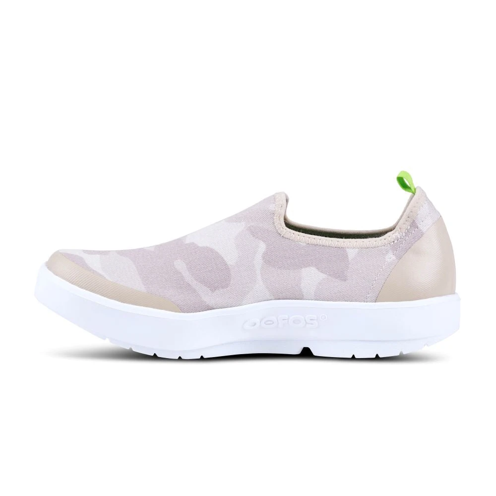 'OOFOS' Women's OOmg EeZee Low Shoe - White / Tan Camo 6 'OOFOS' Women's OOmg EeZee Low Shoe - White / Tan Camo - Image 6